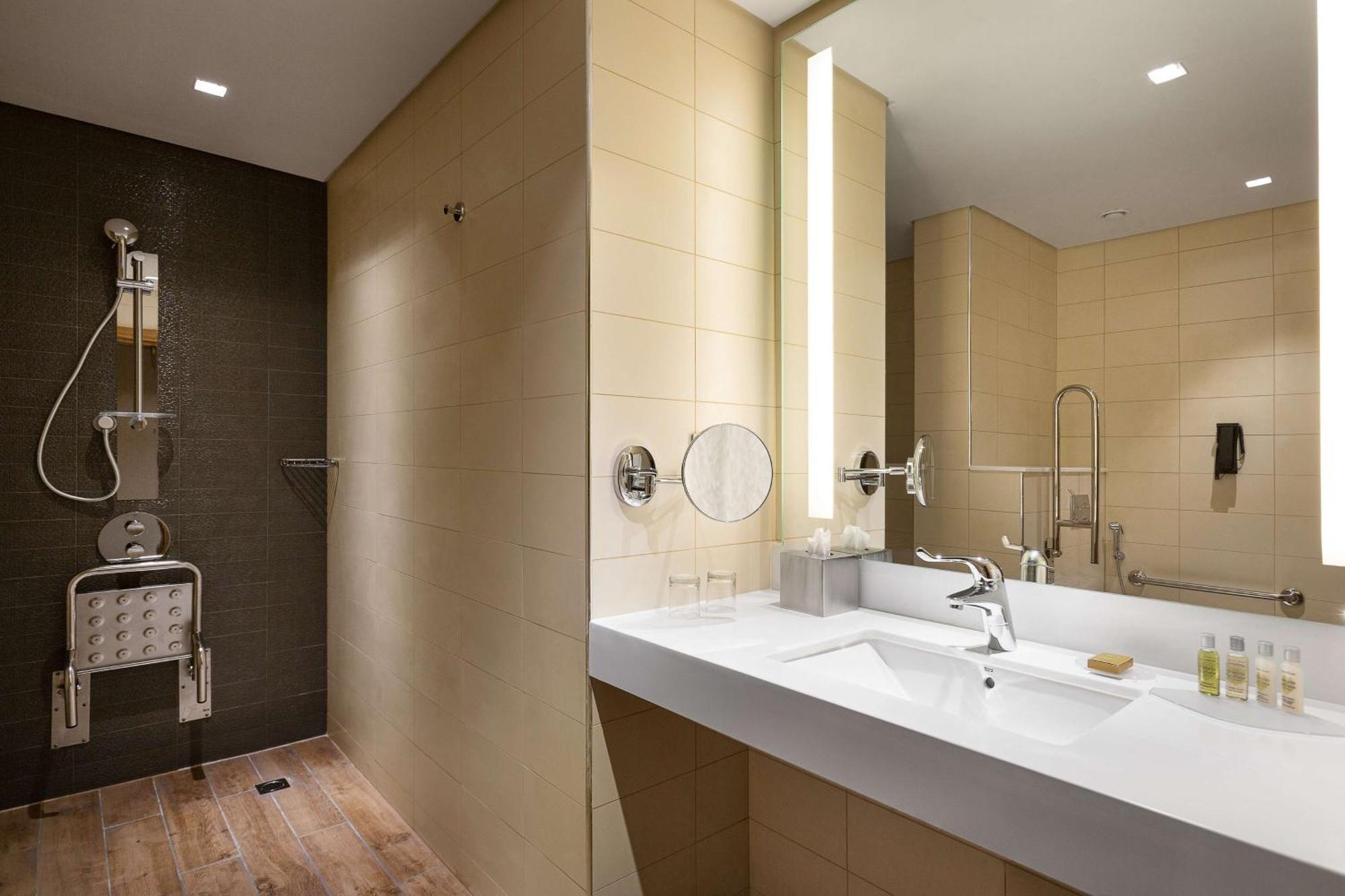 Hilton Garden Inn Riyadh Financial District Exterior photo