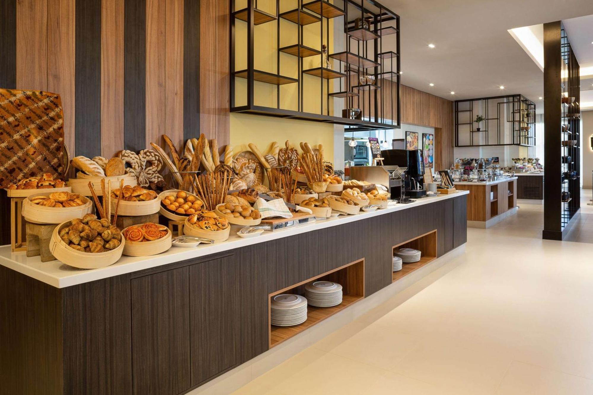 Hilton Garden Inn Riyadh Financial District Exterior photo