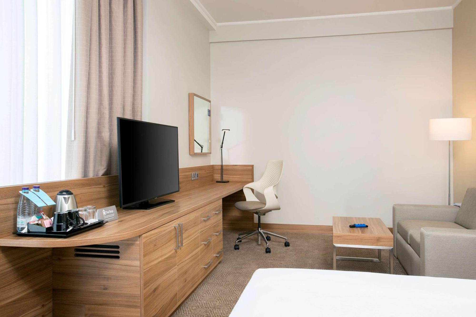 Hilton Garden Inn Riyadh Financial District Exterior photo